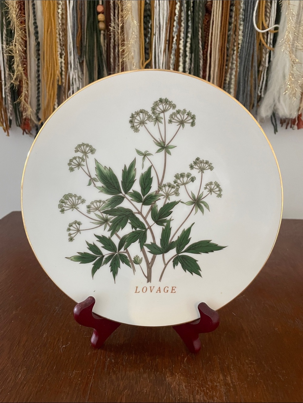 Green and white Botanical collectible decorative Plate ‘Andrea’ by sadek